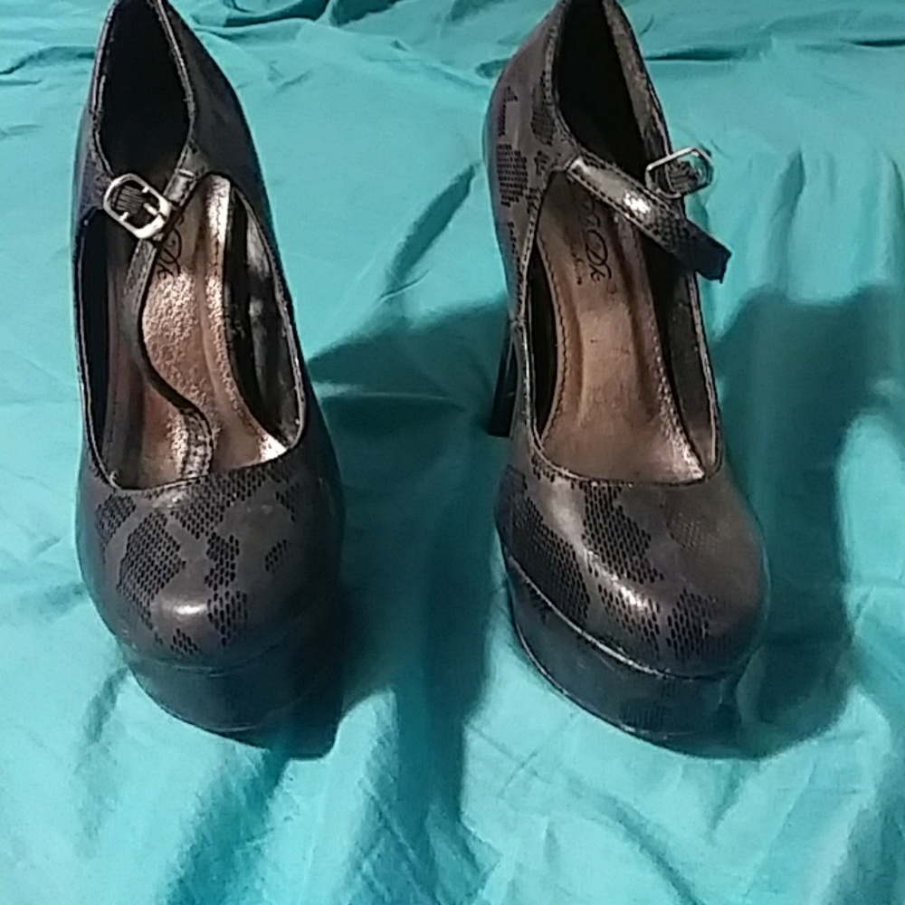 Heels - Picture 2 of 2
